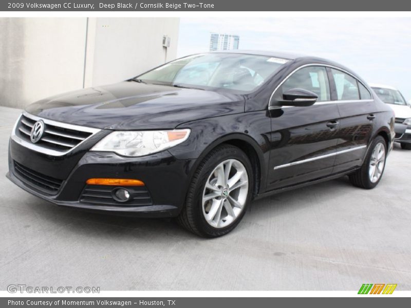 Front 3/4 View of 2009 CC Luxury