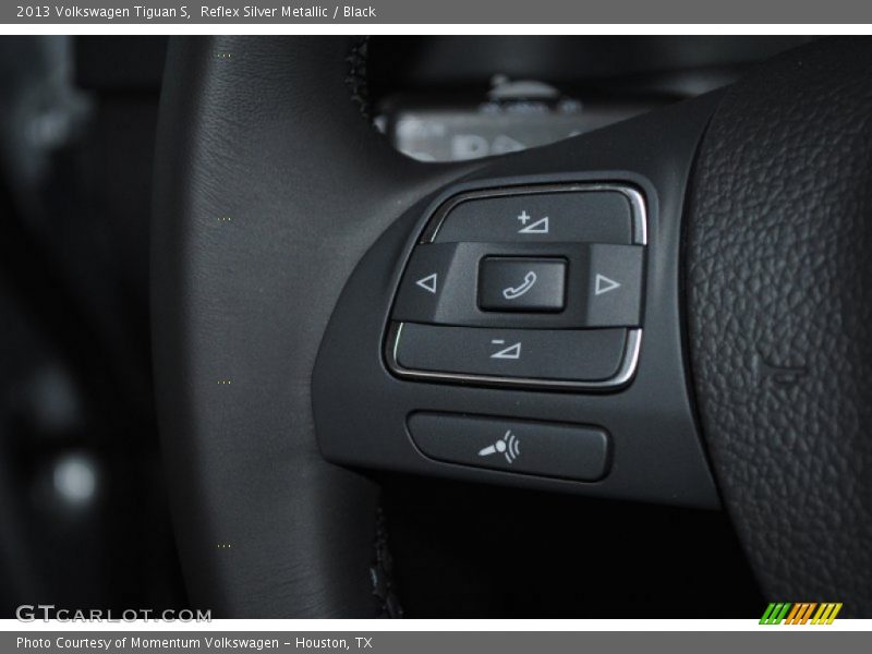 Controls of 2013 Tiguan S