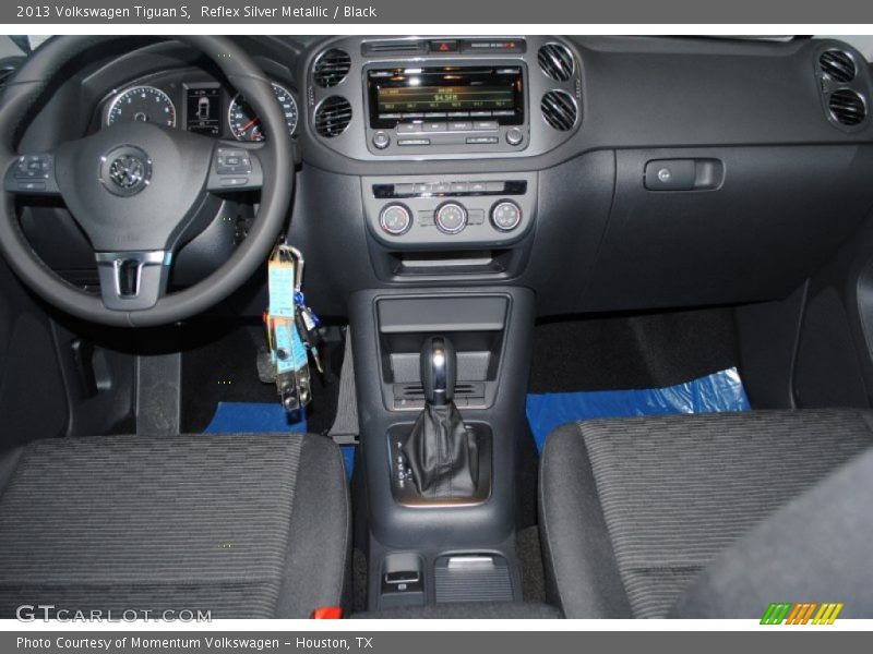 Dashboard of 2013 Tiguan S