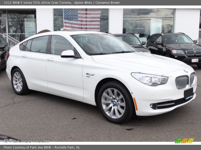 Front 3/4 View of 2012 5 Series 550i xDrive Gran Turismo