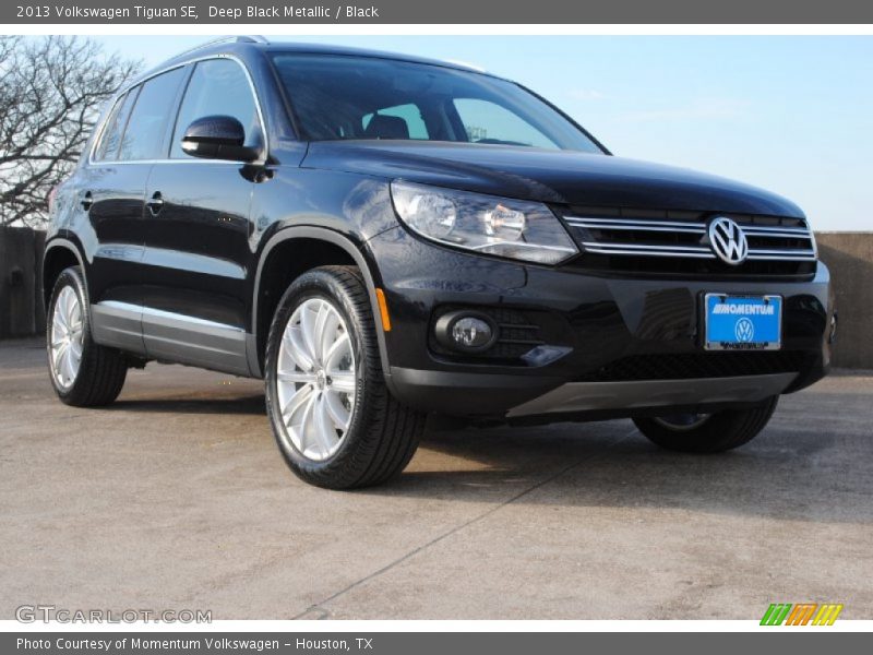 Deep Black Metallic / Black 2013 Volkswagen Tiguan SE