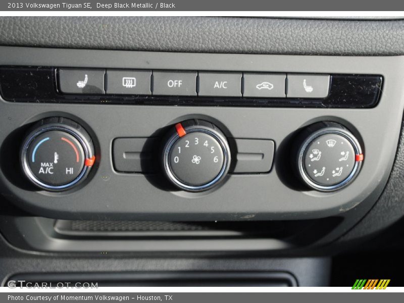 Deep Black Metallic / Black 2013 Volkswagen Tiguan SE