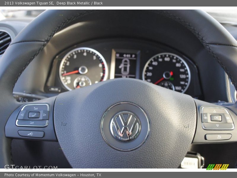 Deep Black Metallic / Black 2013 Volkswagen Tiguan SE