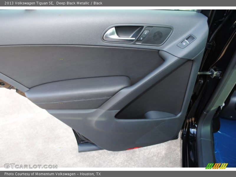 Deep Black Metallic / Black 2013 Volkswagen Tiguan SE