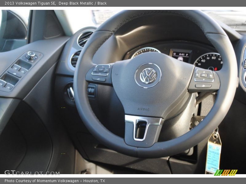 Deep Black Metallic / Black 2013 Volkswagen Tiguan SE