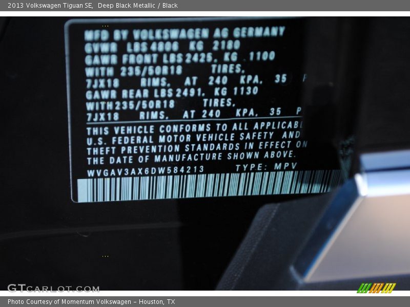 Deep Black Metallic / Black 2013 Volkswagen Tiguan SE