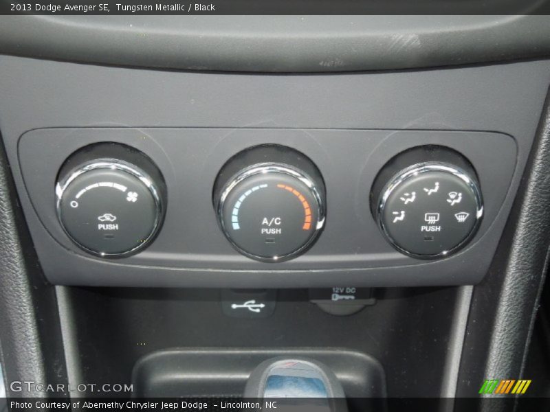 Tungsten Metallic / Black 2013 Dodge Avenger SE