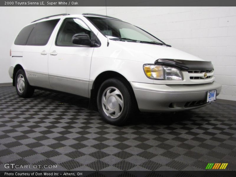 Super White / Oak 2000 Toyota Sienna LE