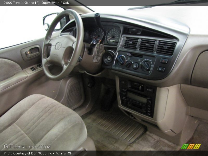 Super White / Oak 2000 Toyota Sienna LE