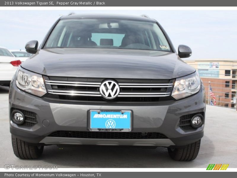 Pepper Gray Metallic / Black 2013 Volkswagen Tiguan SE