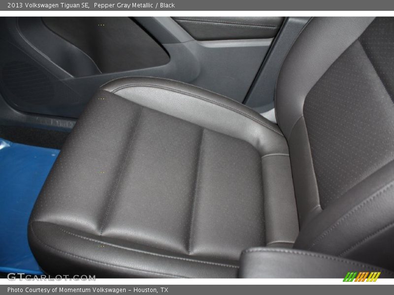 Pepper Gray Metallic / Black 2013 Volkswagen Tiguan SE