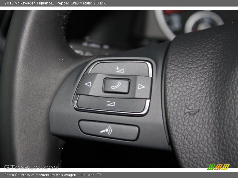 Pepper Gray Metallic / Black 2013 Volkswagen Tiguan SE