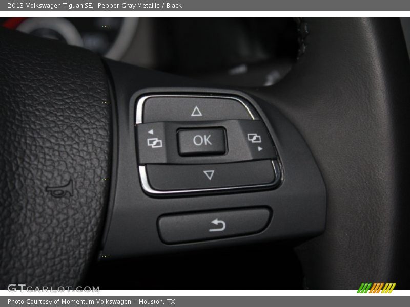 Pepper Gray Metallic / Black 2013 Volkswagen Tiguan SE