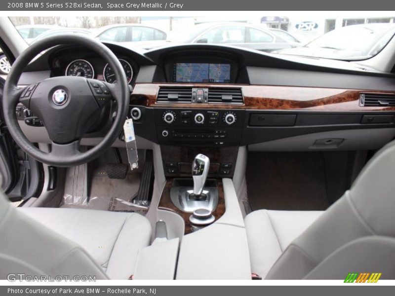 Dashboard of 2008 5 Series 528xi Sedan