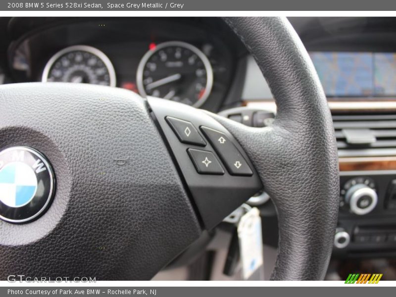 Controls of 2008 5 Series 528xi Sedan