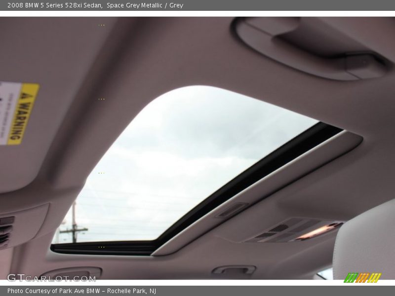 Sunroof of 2008 5 Series 528xi Sedan