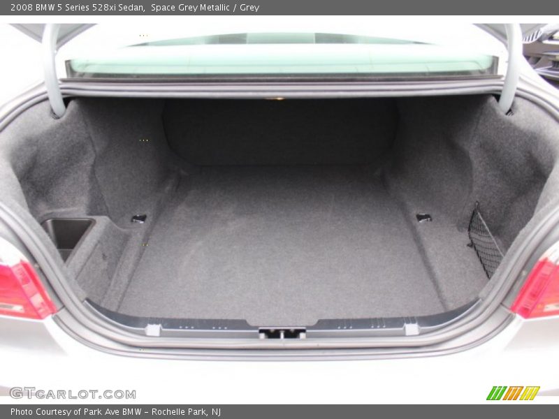  2008 5 Series 528xi Sedan Trunk
