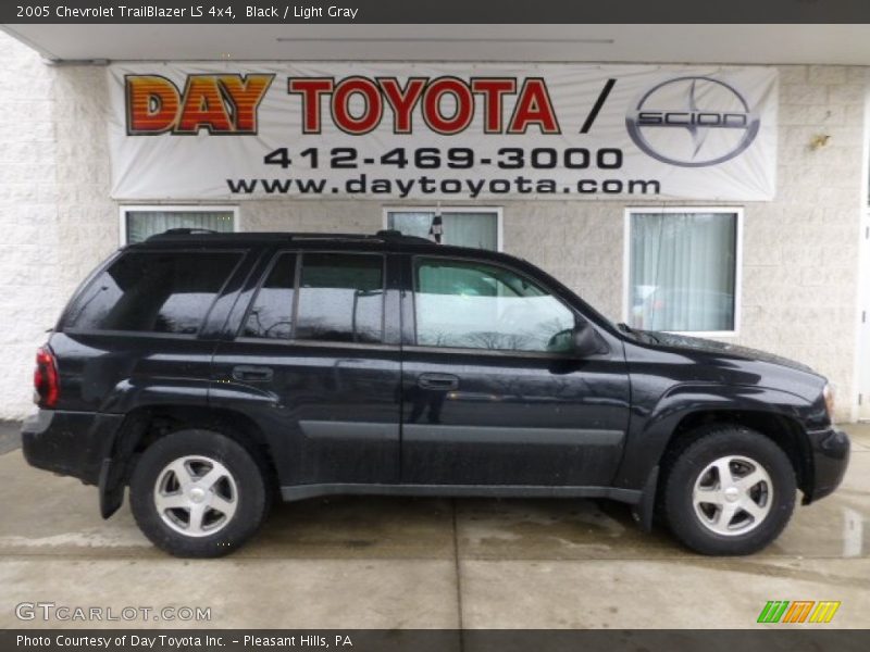 Black / Light Gray 2005 Chevrolet TrailBlazer LS 4x4