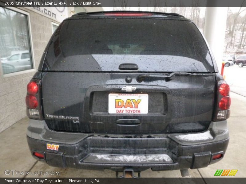 Black / Light Gray 2005 Chevrolet TrailBlazer LS 4x4