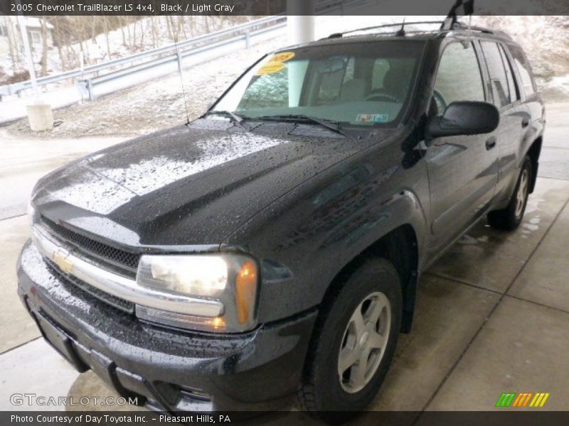 Black / Light Gray 2005 Chevrolet TrailBlazer LS 4x4