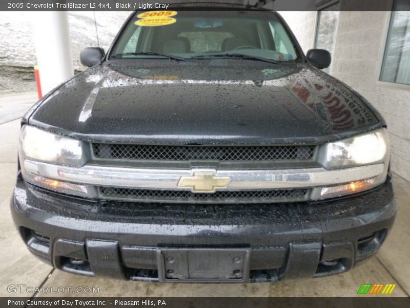 Black / Light Gray 2005 Chevrolet TrailBlazer LS 4x4