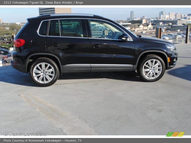 Deep Black Metallic / Beige 2013 Volkswagen Tiguan SE
