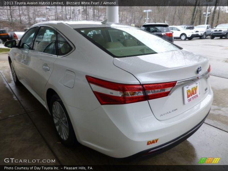 Blizzard White Pearl / Almond 2013 Toyota Avalon Hybrid Limited