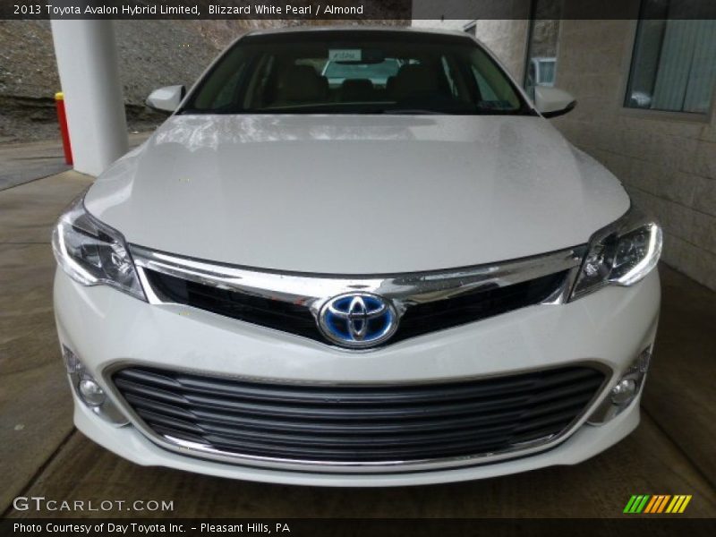 Blizzard White Pearl / Almond 2013 Toyota Avalon Hybrid Limited