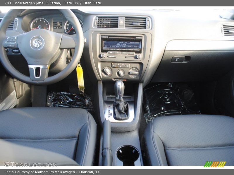 Black Uni / Titan Black 2013 Volkswagen Jetta SE Sedan