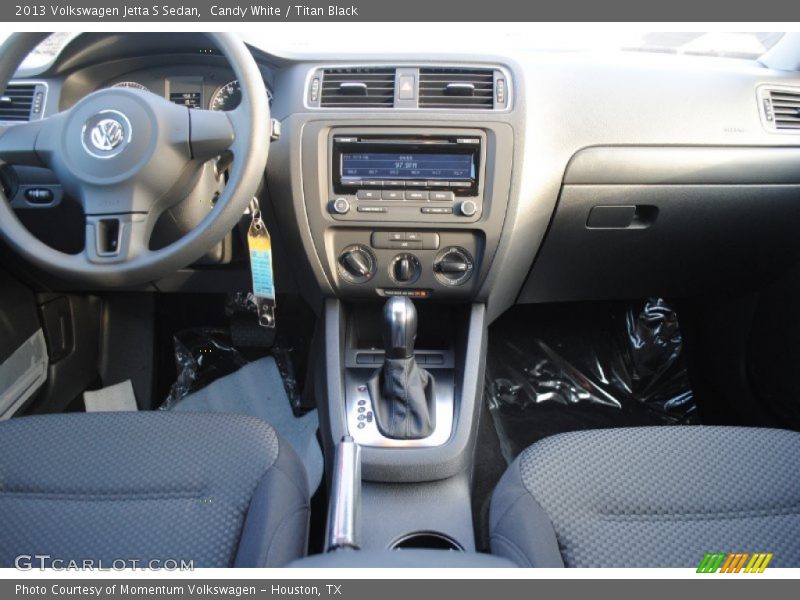 Candy White / Titan Black 2013 Volkswagen Jetta S Sedan