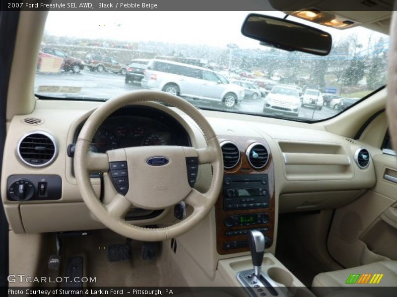 Dashboard of 2007 Freestyle SEL AWD