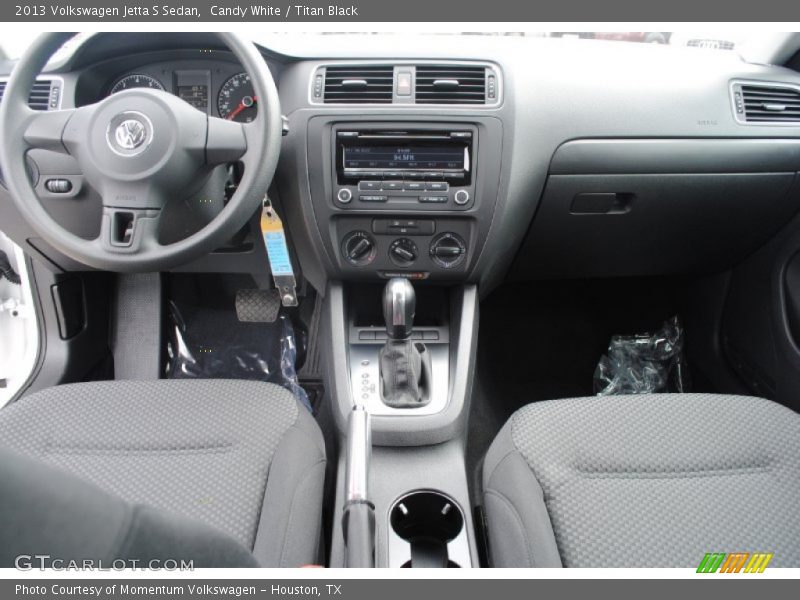 Candy White / Titan Black 2013 Volkswagen Jetta S Sedan