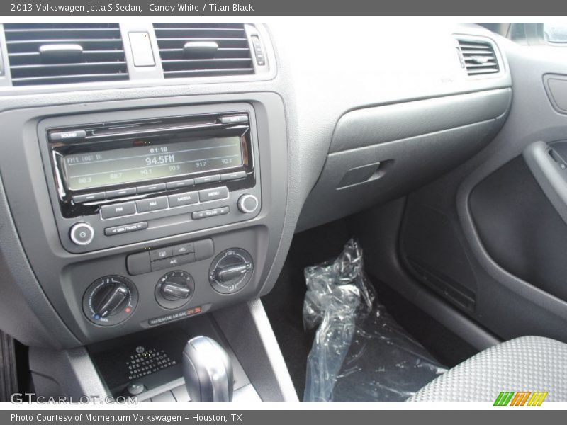Candy White / Titan Black 2013 Volkswagen Jetta S Sedan