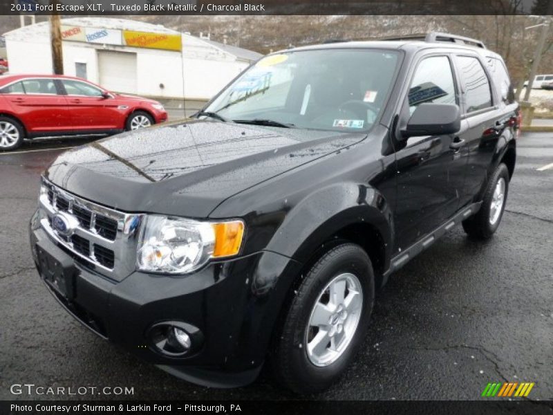 Front 3/4 View of 2011 Escape XLT