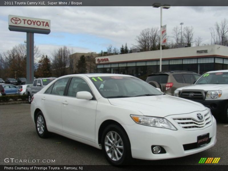 Super White / Bisque 2011 Toyota Camry XLE