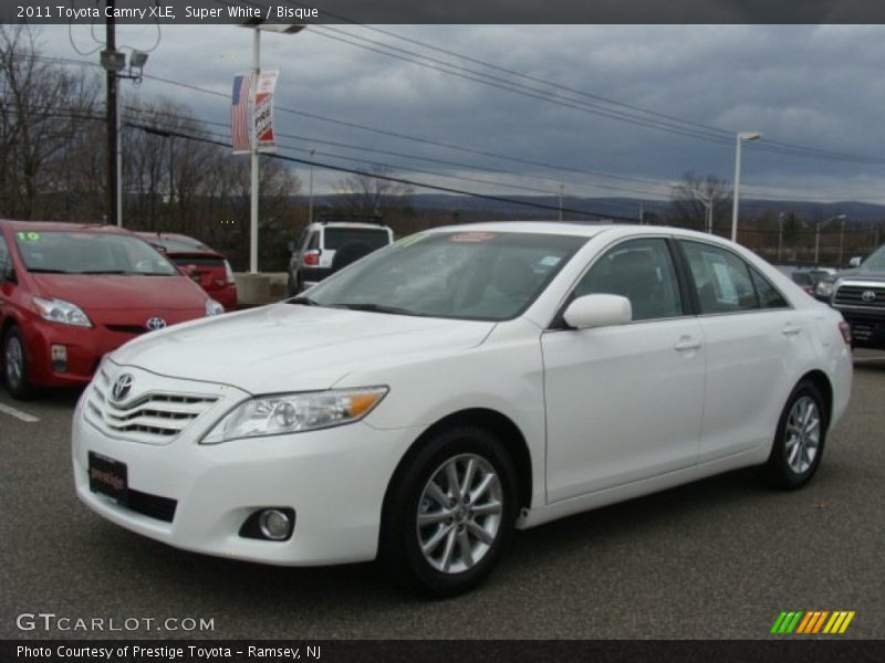 Front 3/4 View of 2011 Camry XLE