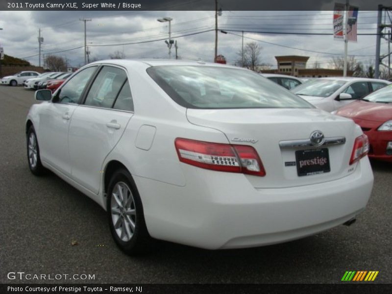 Super White / Bisque 2011 Toyota Camry XLE