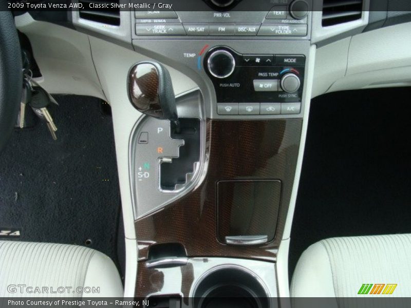 Classic Silver Metallic / Gray 2009 Toyota Venza AWD