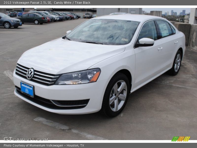 Candy White / Titan Black 2013 Volkswagen Passat 2.5L SE
