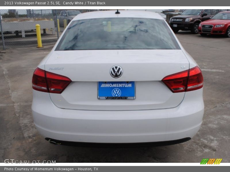 Candy White / Titan Black 2013 Volkswagen Passat 2.5L SE