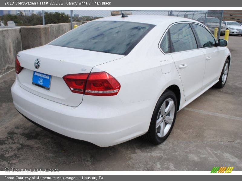 Candy White / Titan Black 2013 Volkswagen Passat 2.5L SE
