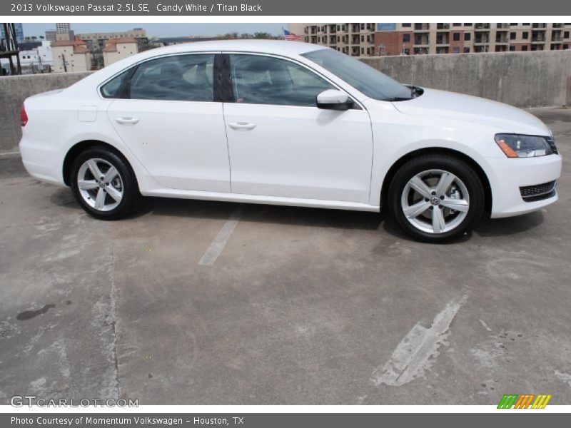 Candy White / Titan Black 2013 Volkswagen Passat 2.5L SE