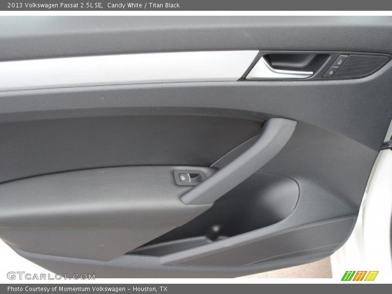 Candy White / Titan Black 2013 Volkswagen Passat 2.5L SE