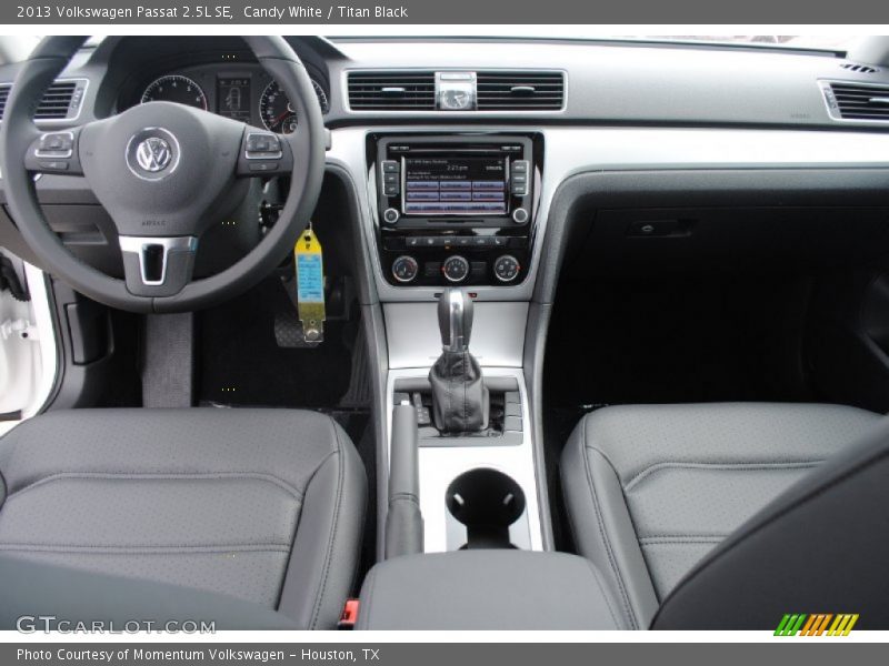 Candy White / Titan Black 2013 Volkswagen Passat 2.5L SE