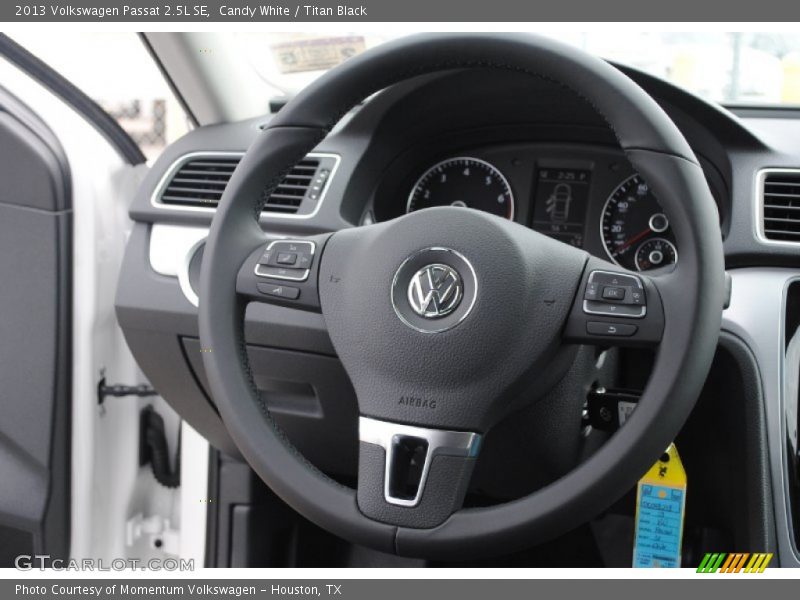 Candy White / Titan Black 2013 Volkswagen Passat 2.5L SE