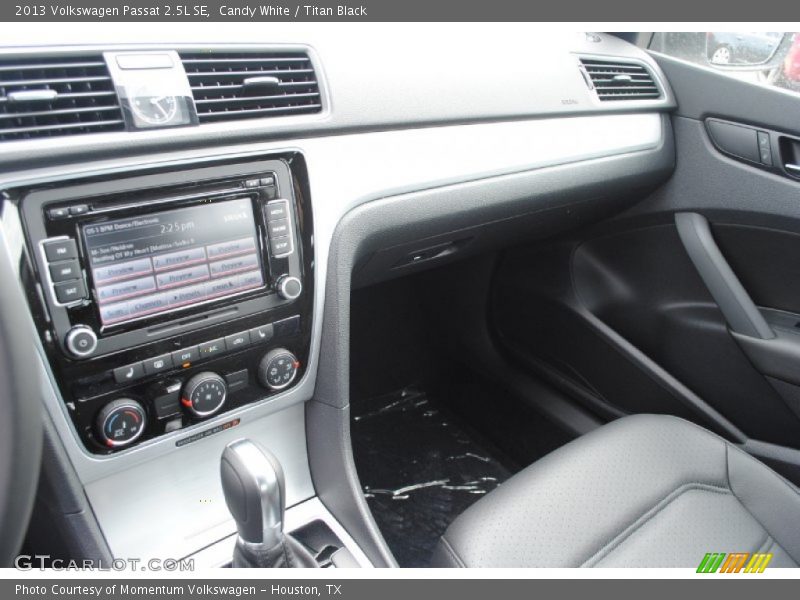 Candy White / Titan Black 2013 Volkswagen Passat 2.5L SE