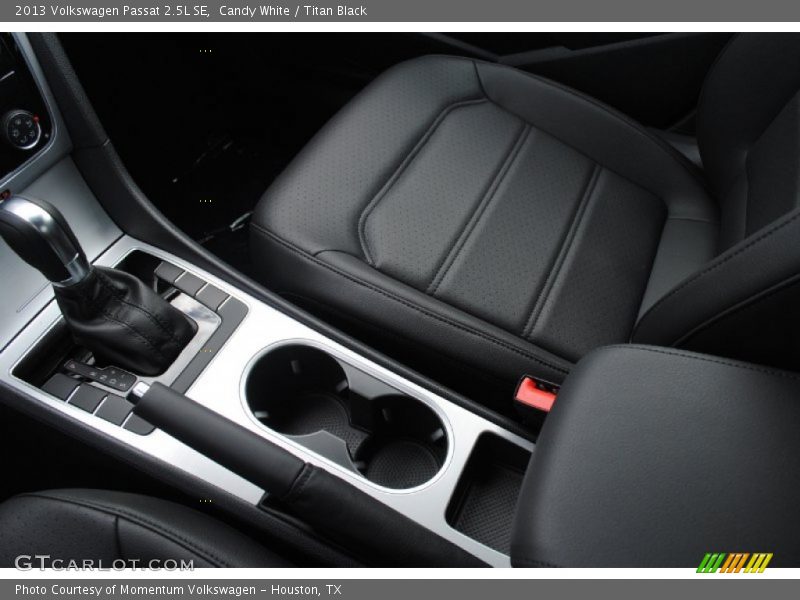 Candy White / Titan Black 2013 Volkswagen Passat 2.5L SE