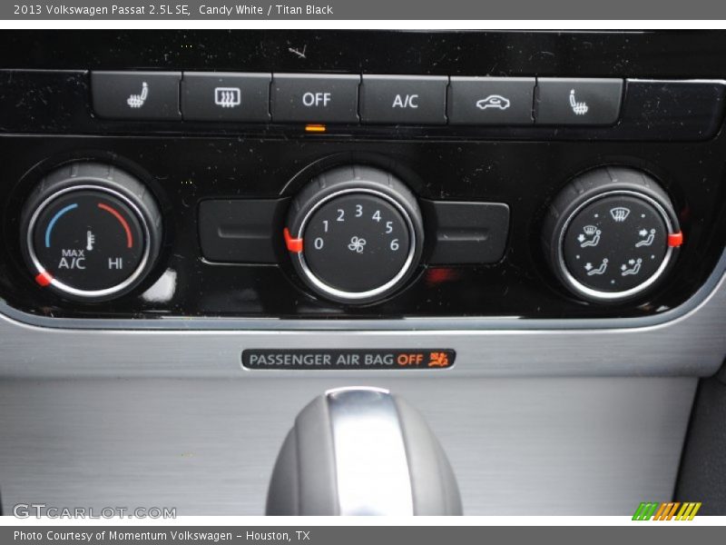 Candy White / Titan Black 2013 Volkswagen Passat 2.5L SE