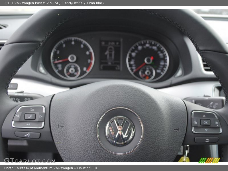 Candy White / Titan Black 2013 Volkswagen Passat 2.5L SE
