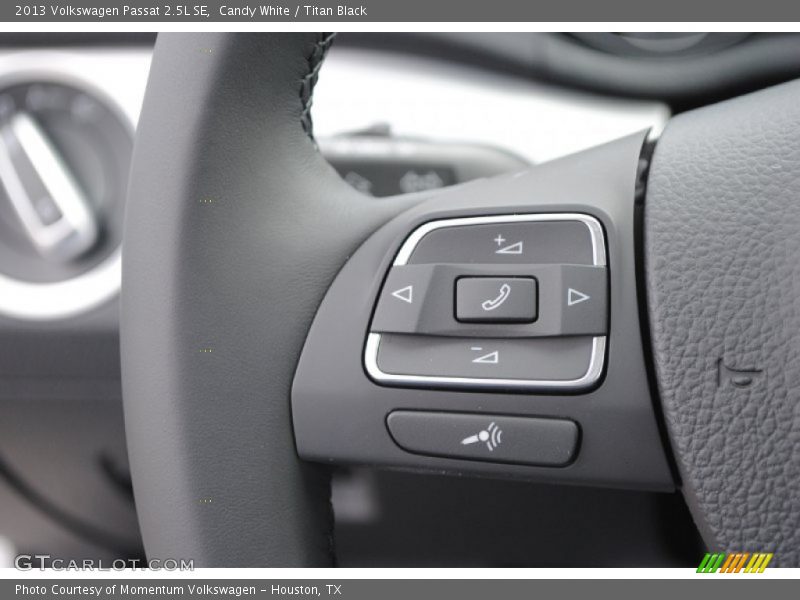 Candy White / Titan Black 2013 Volkswagen Passat 2.5L SE